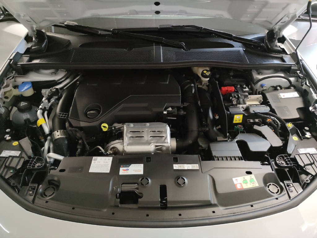 PEUGEOT 308 SW 1.6 PHEV 195 GT-image-8