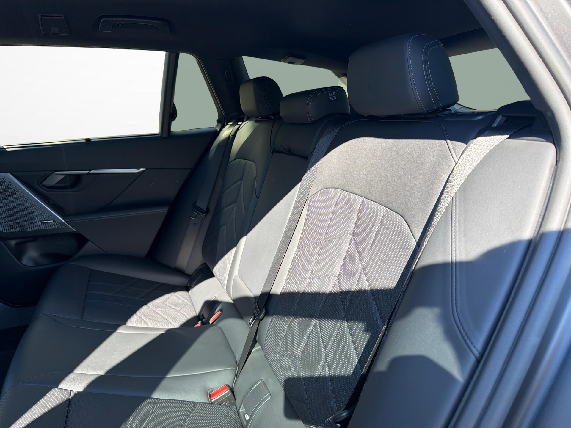 BMW i5 M60 xDrive-image-17