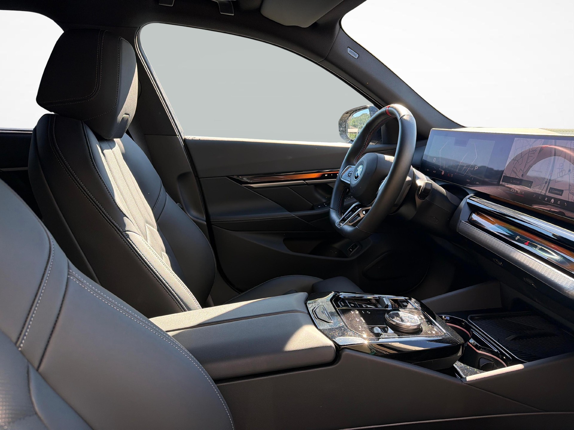 BMW i5 M60 xDrive-image-15