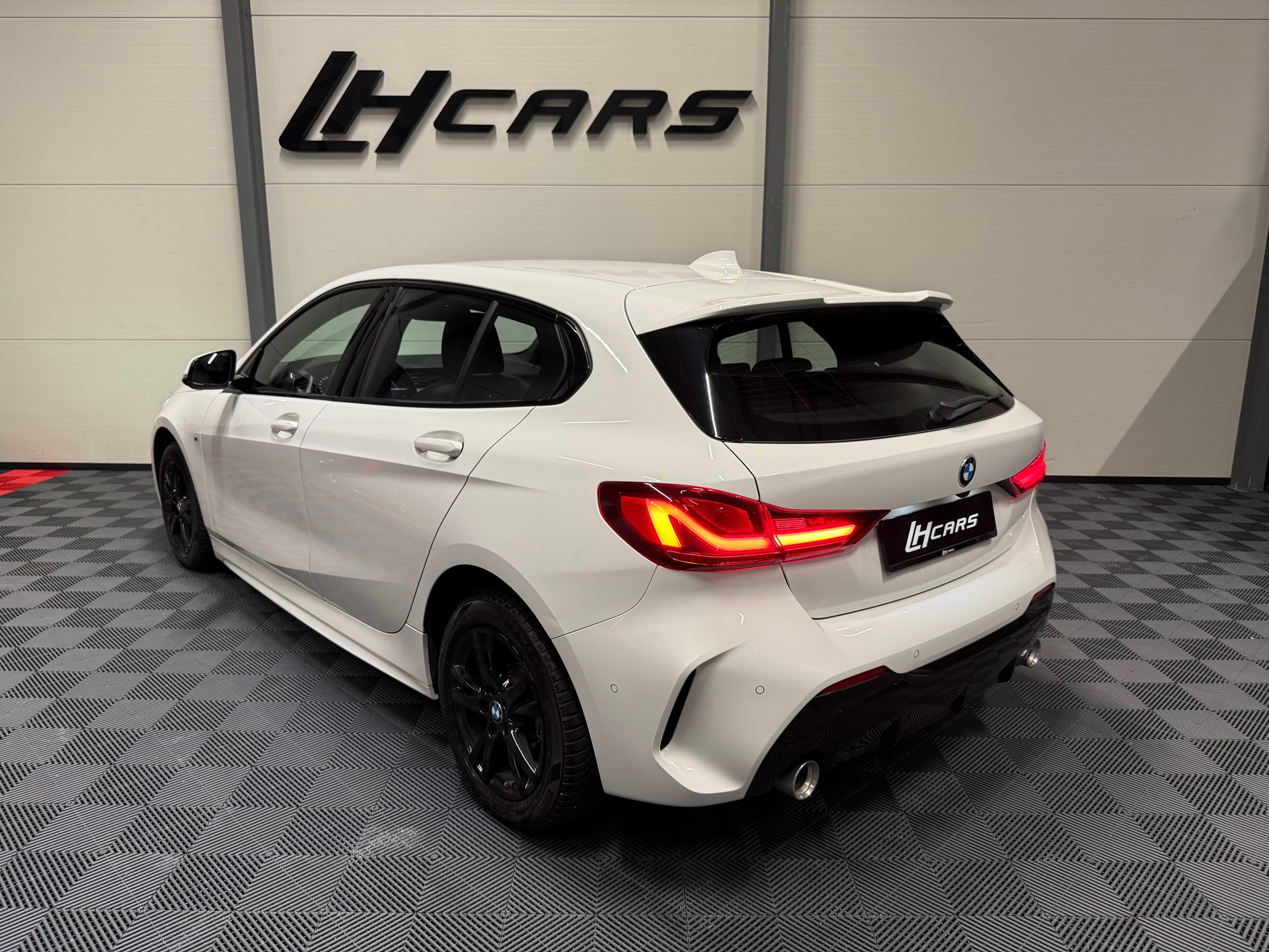 BMW 118d M-Sport-image-2
