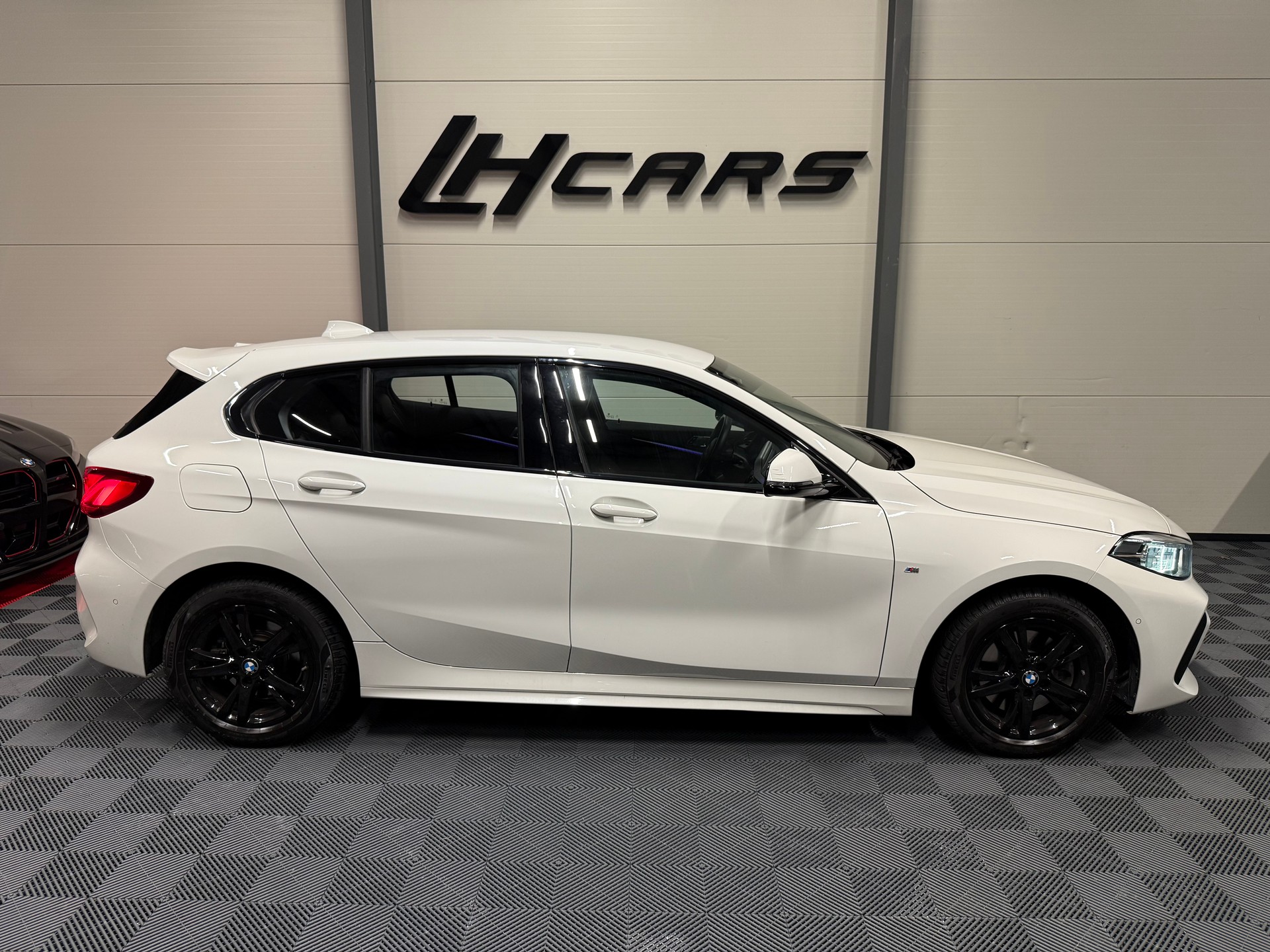 BMW 118d M-Sport-image-4