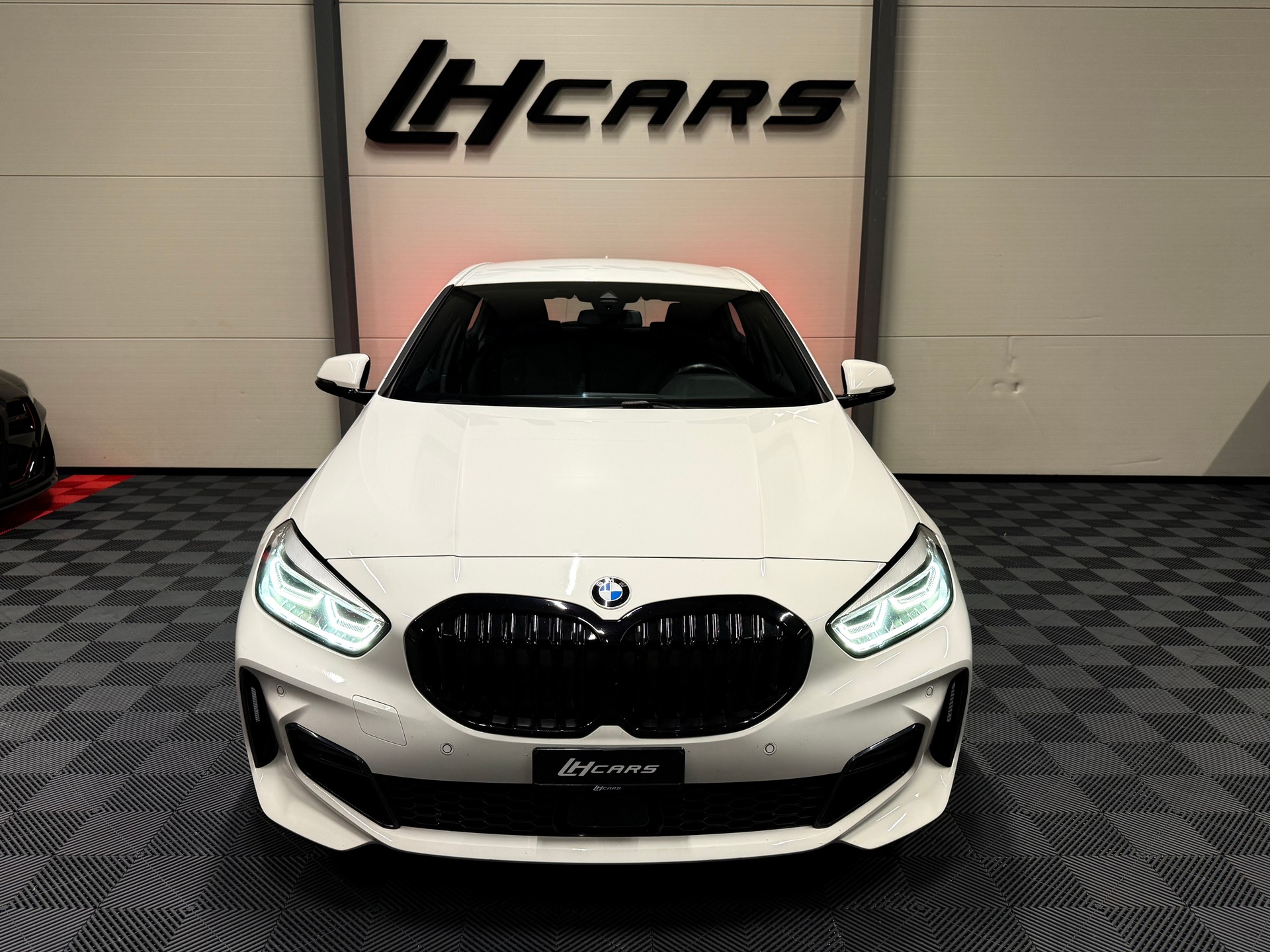 BMW 118d M-Sport-image-6