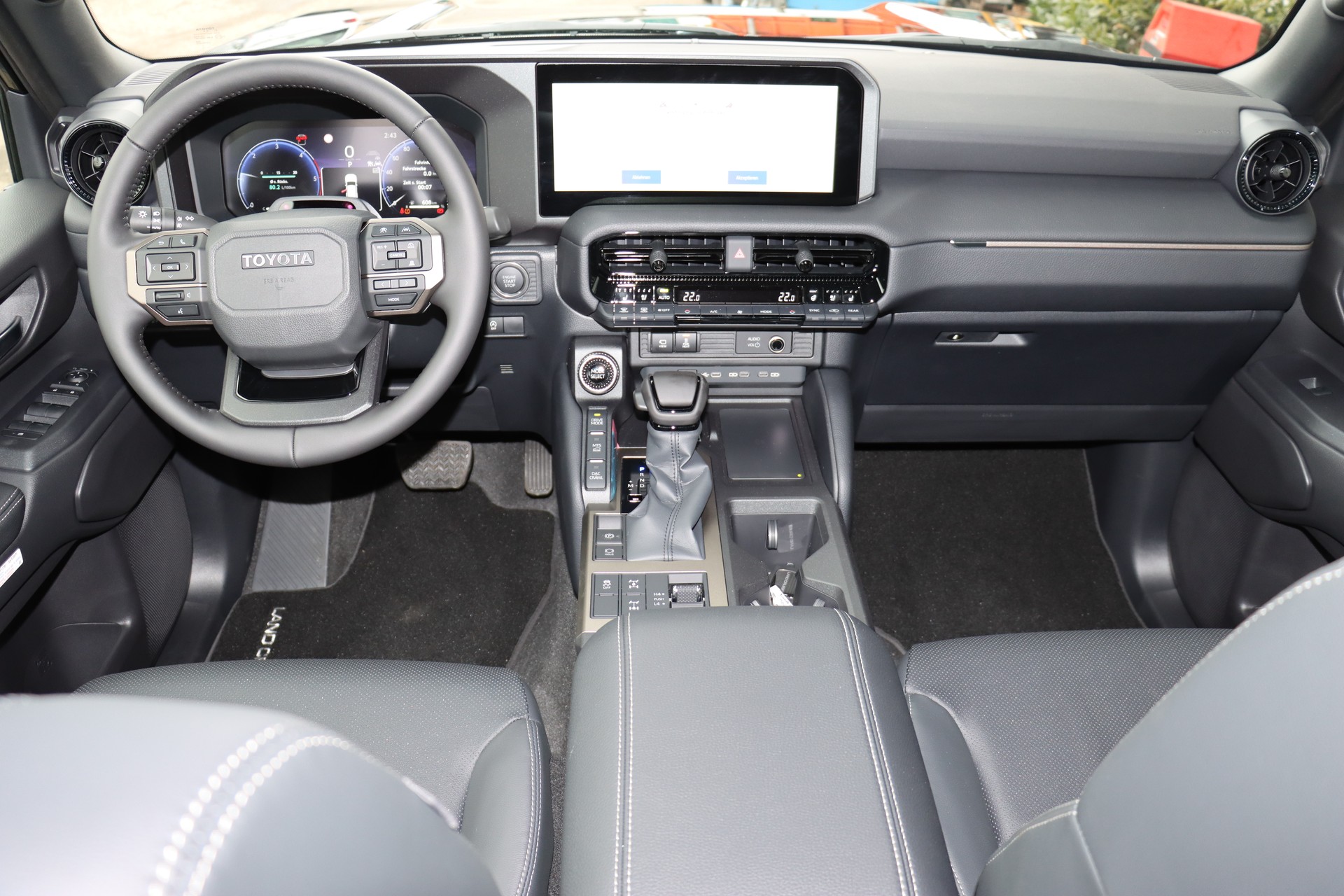 TOYOTA Land Cruiser 2.8TD 48V Style-image-10