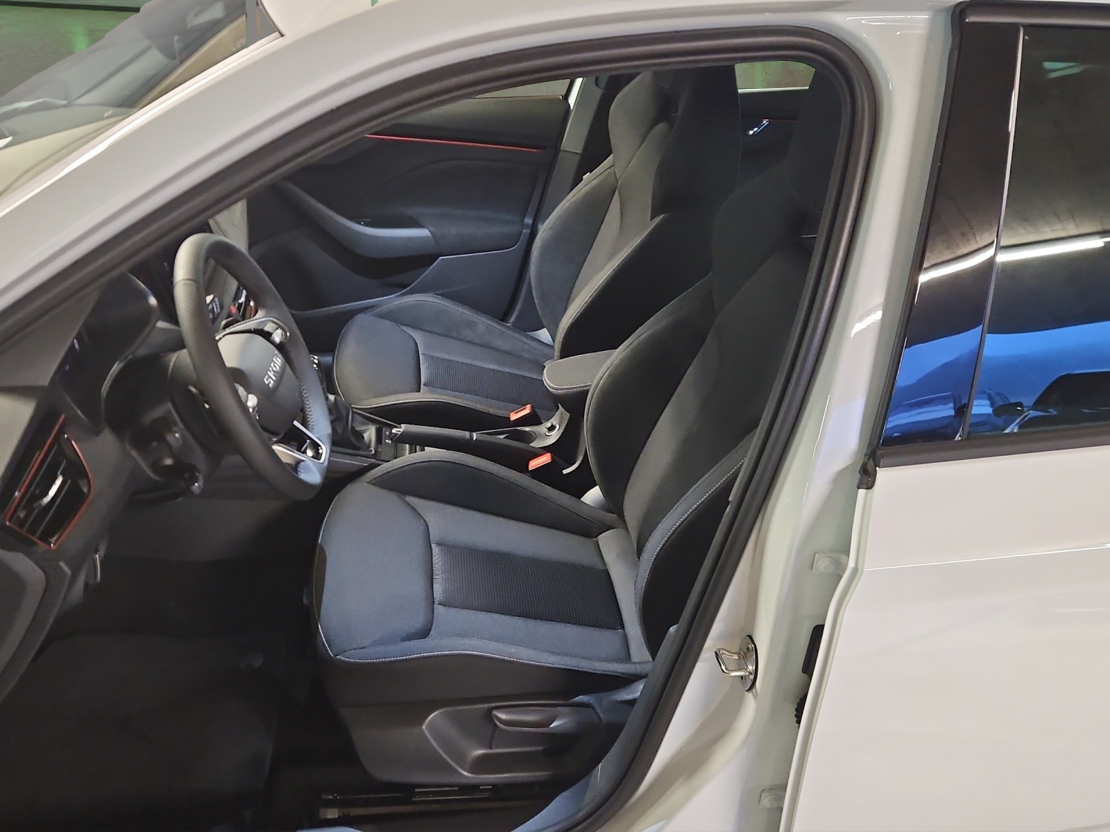 SKODA Kamiq 1.0 TSI Dynamic DSG-image-8