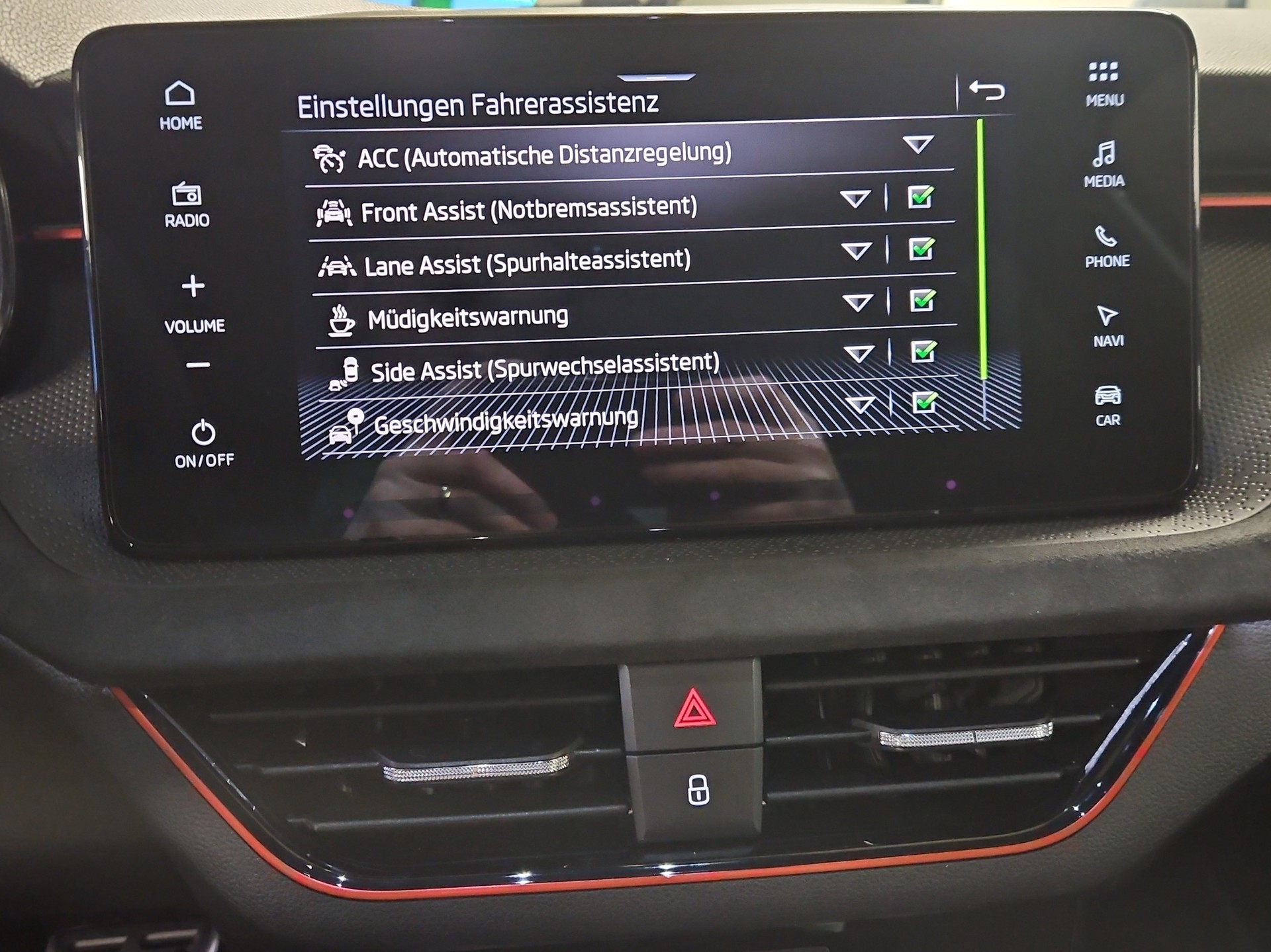 SKODA Kamiq 1.0 TSI Dynamic DSG-image-16
