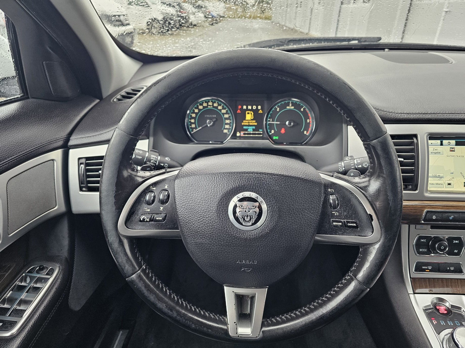 JAGUAR XF 2.2d-image-12