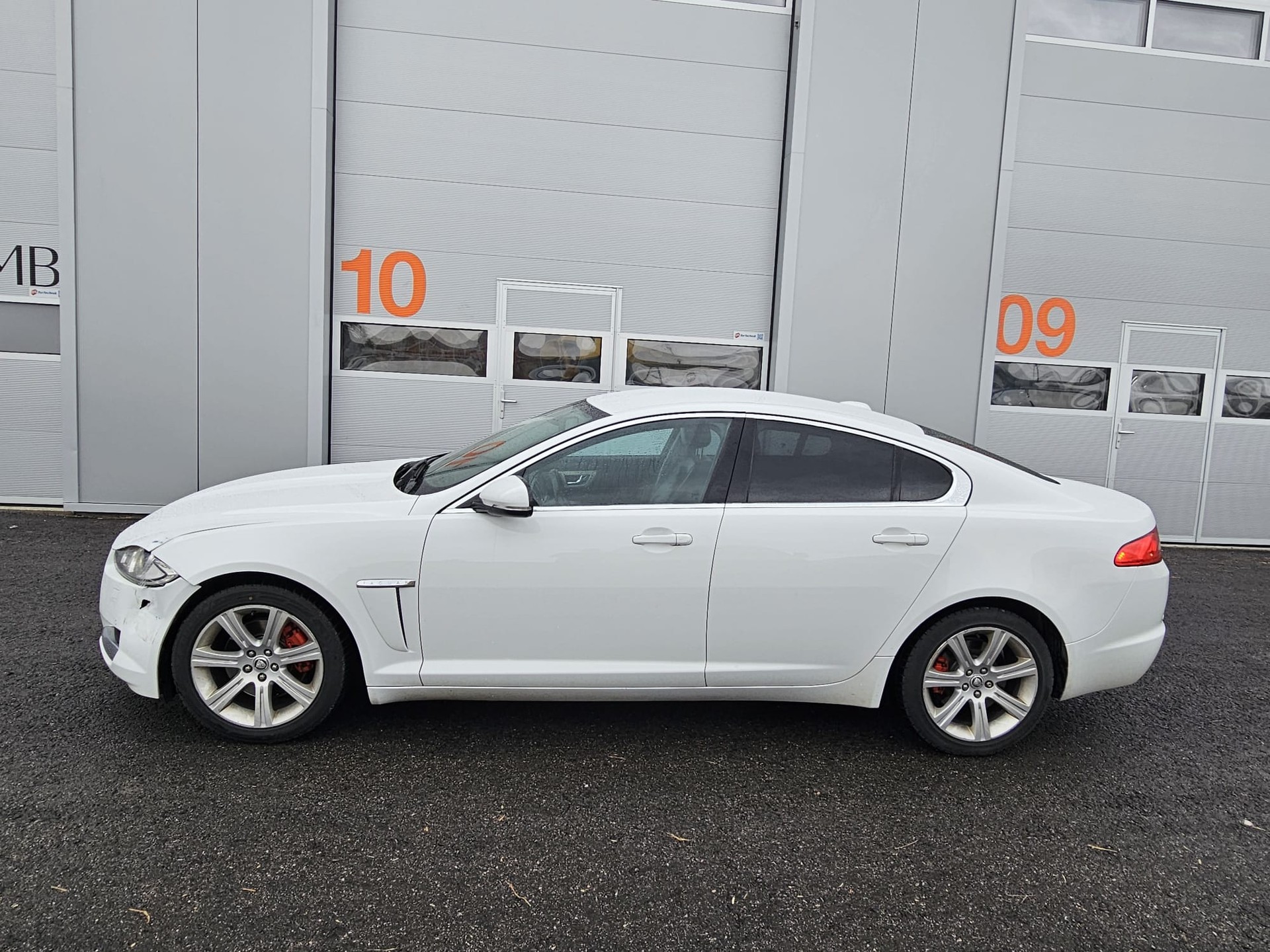 JAGUAR XF 2.2d-image-1