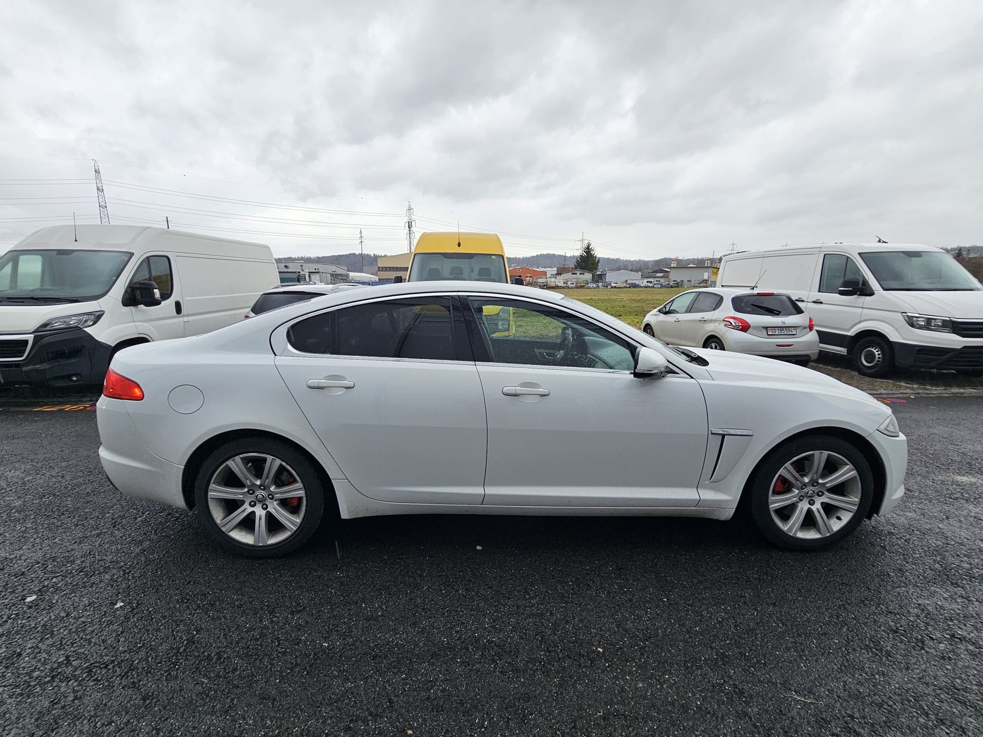JAGUAR XF 2.2d-image-4