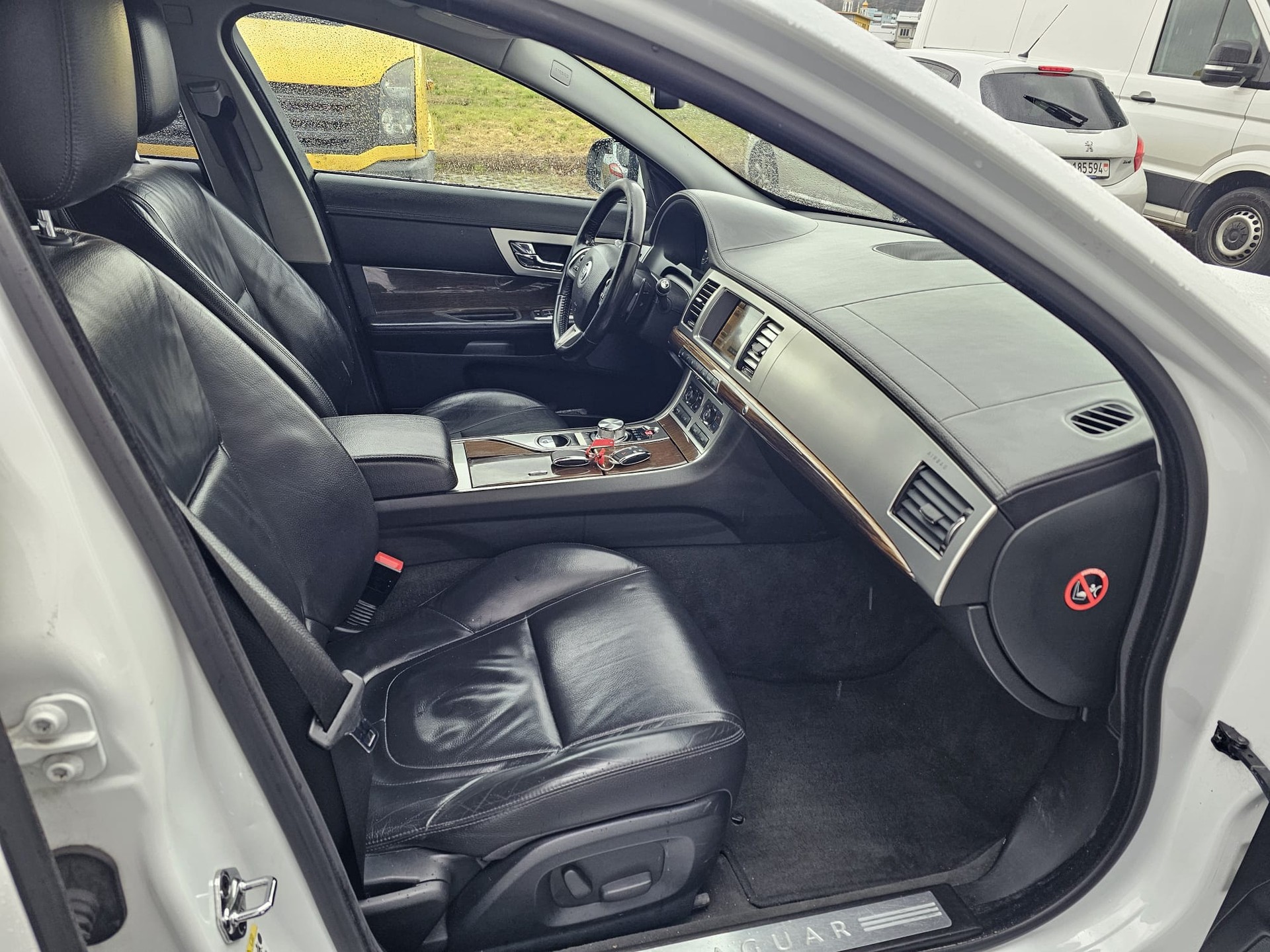 JAGUAR XF 2.2d-image-9