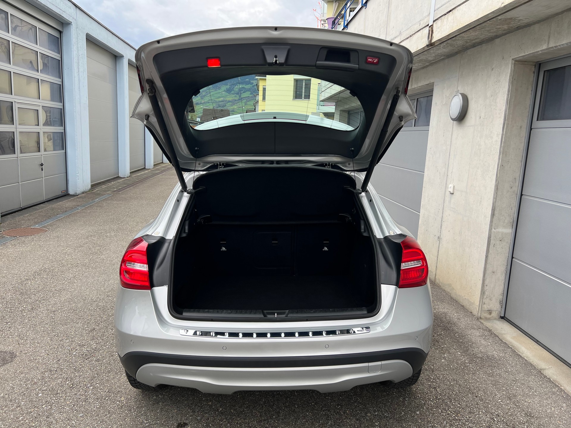 MERCEDES-BENZ GLA 200 CDI Swiss Star Edition 4Matic 7G-DCT-image-25