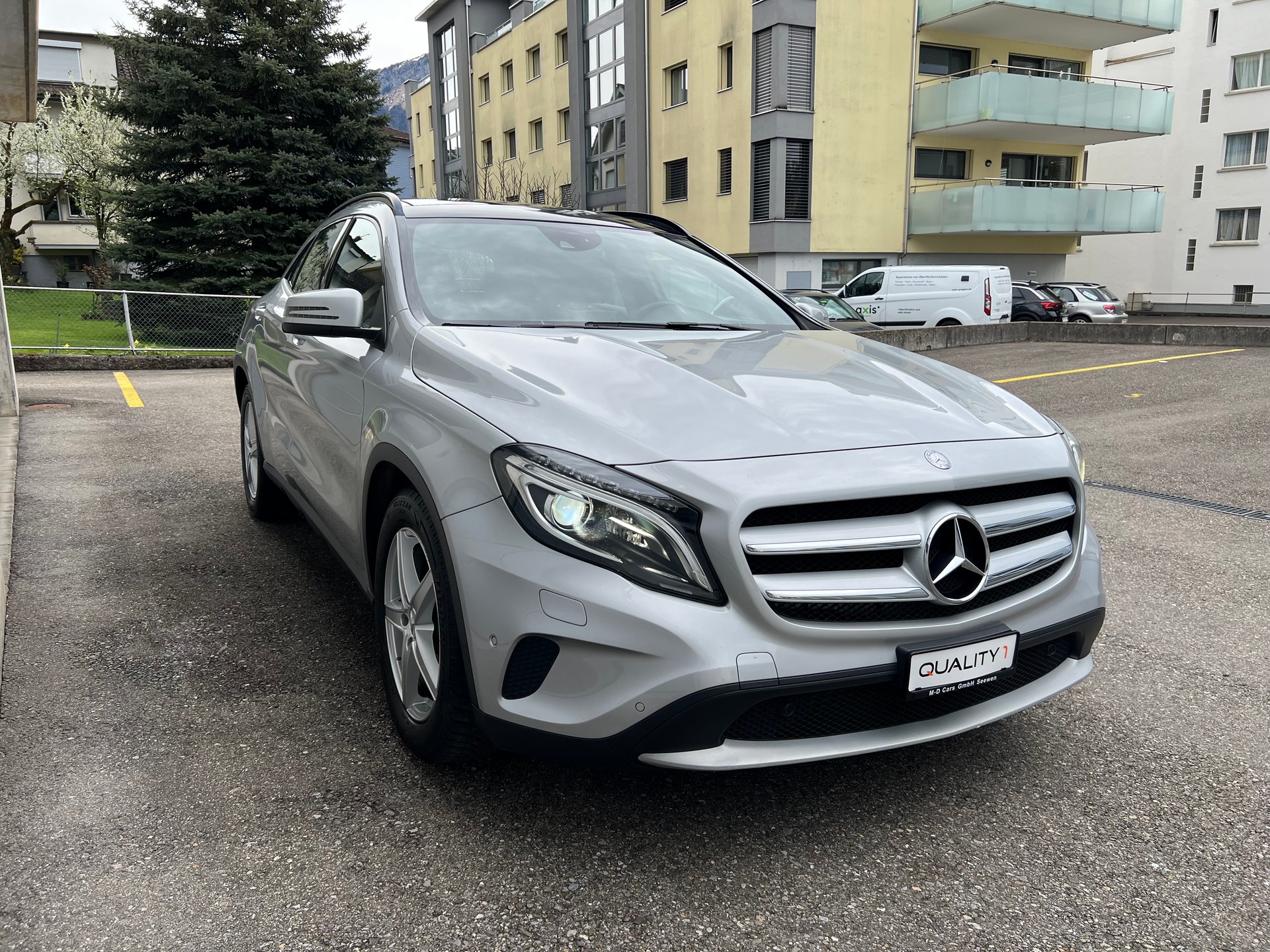 MERCEDES-BENZ GLA 200 CDI Swiss Star Edition 4Matic 7G-DCT-image-2