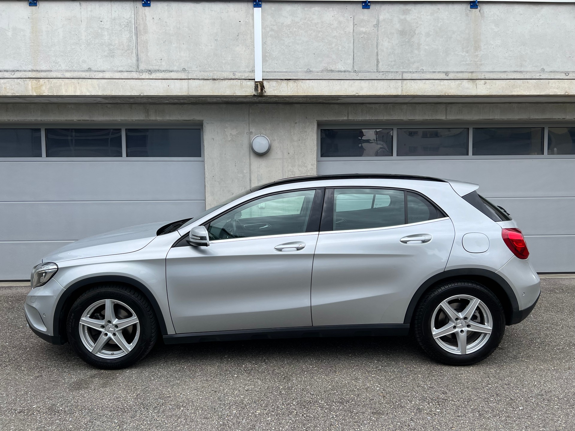 MERCEDES-BENZ GLA 200 CDI Swiss Star Edition 4Matic 7G-DCT-image-6