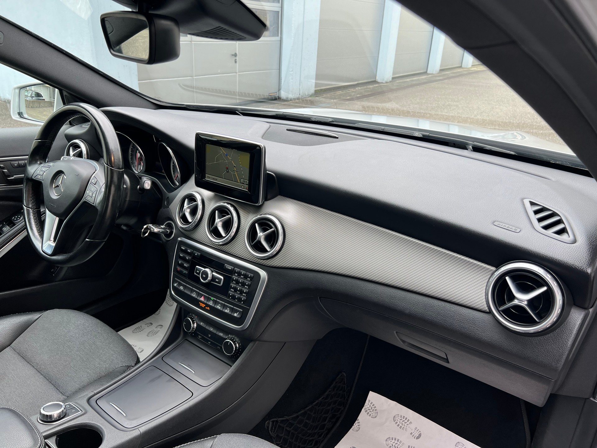 MERCEDES-BENZ GLA 200 CDI Swiss Star Edition 4Matic 7G-DCT-image-10