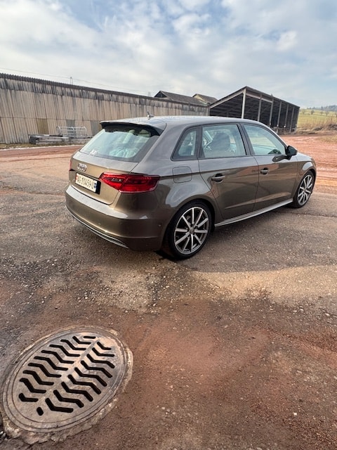 AUDI A3 Sportback 2.0 TDI Ambiente quattro S-tronic-image-10
