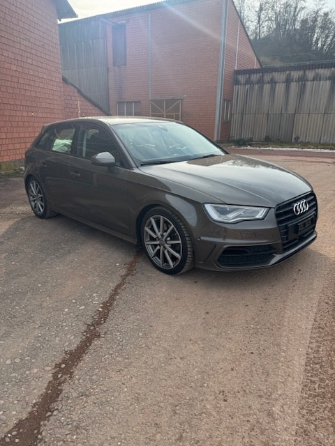 AUDI A3 Sportback 2.0 TDI Ambiente quattro S-tronic-image-8