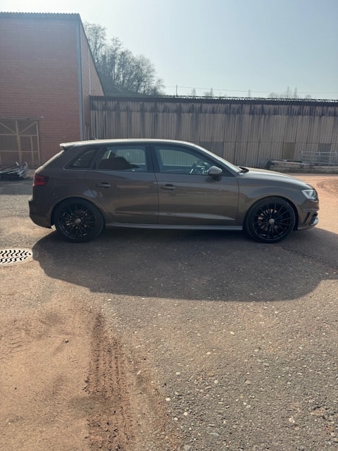 AUDI A3 Sportback 2.0 TDI Ambiente quattro S-tronic-showroom-element-2