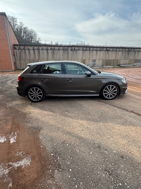 AUDI A3 Sportback 2.0 TDI Ambiente quattro S-tronic-image-9