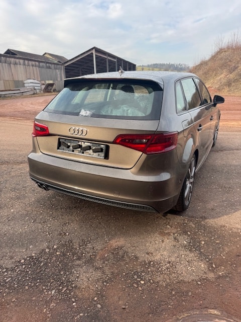 AUDI A3 Sportback 2.0 TDI Ambiente quattro S-tronic-image-12