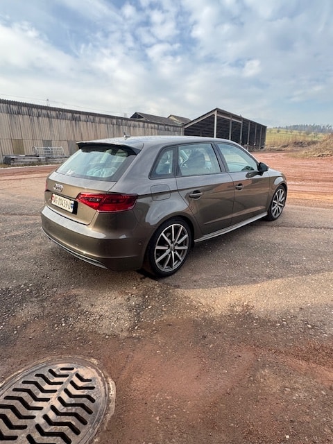 AUDI A3 Sportback 2.0 TDI Ambiente quattro S-tronic-image-11