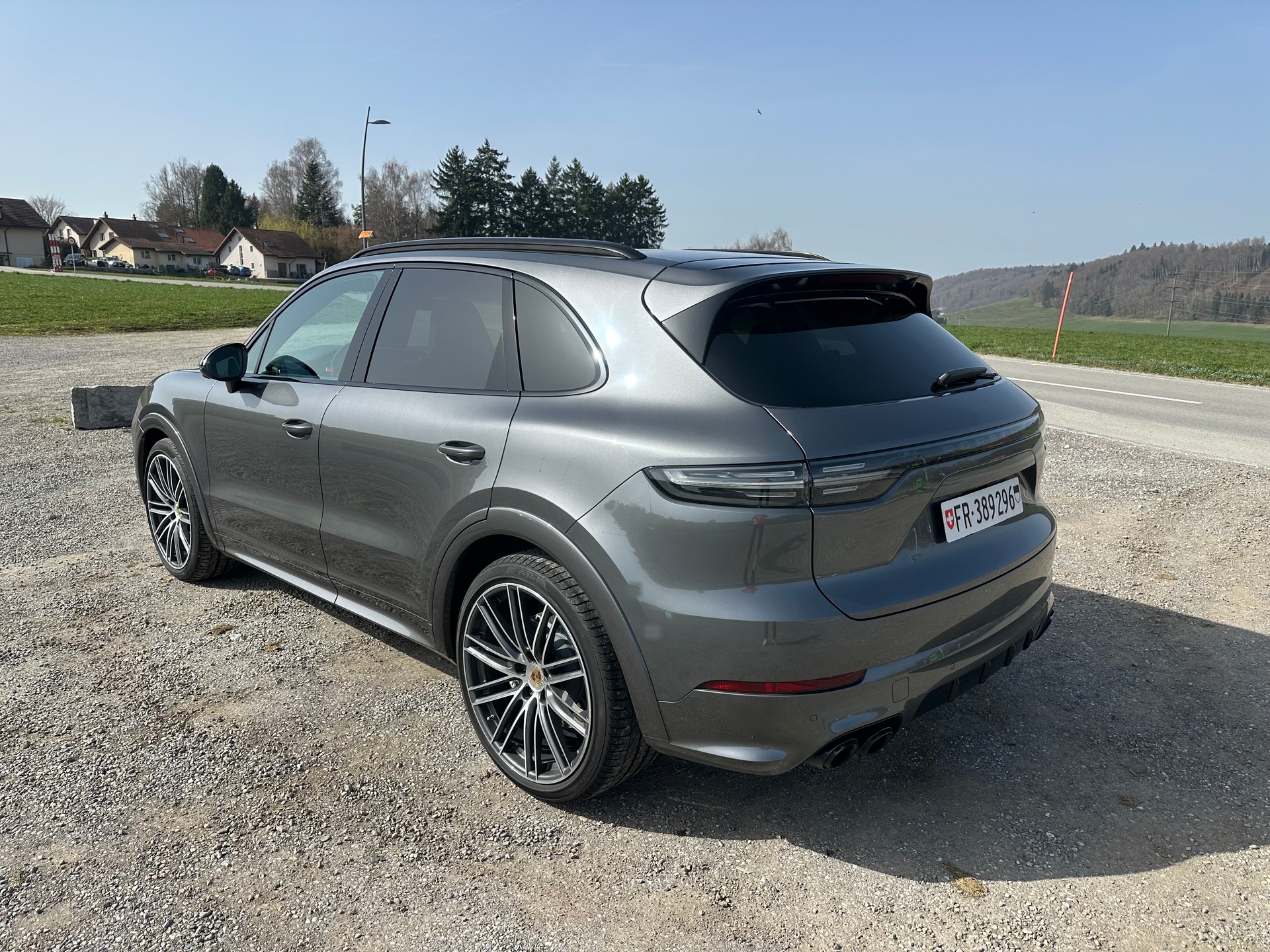 PORSCHE Cayenne GTS Full Options-image-3