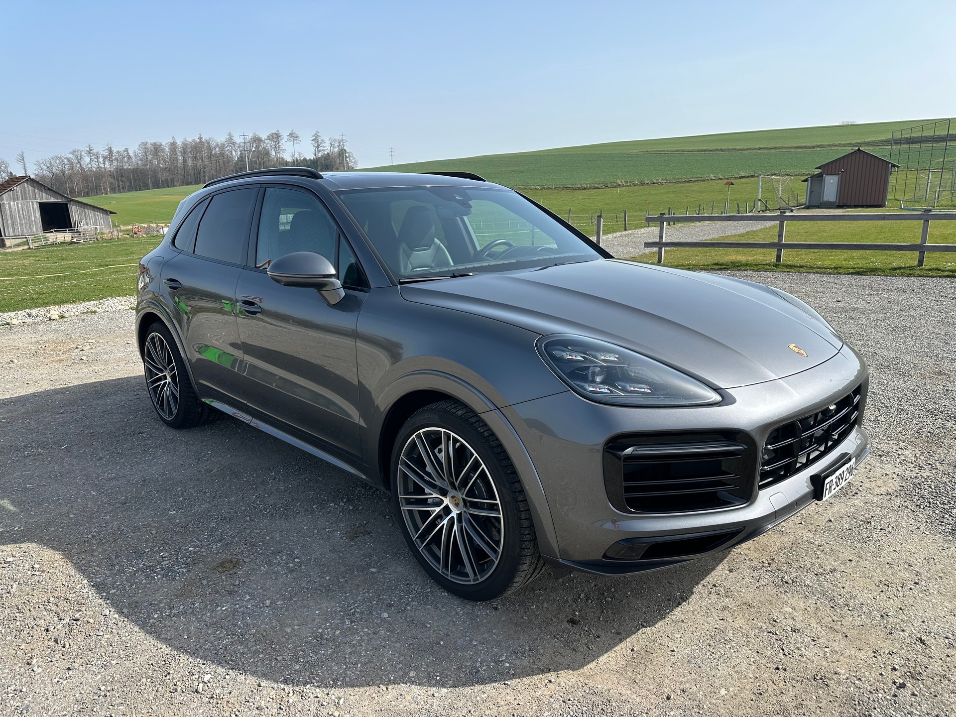 PORSCHE Cayenne GTS Full Options-image-2