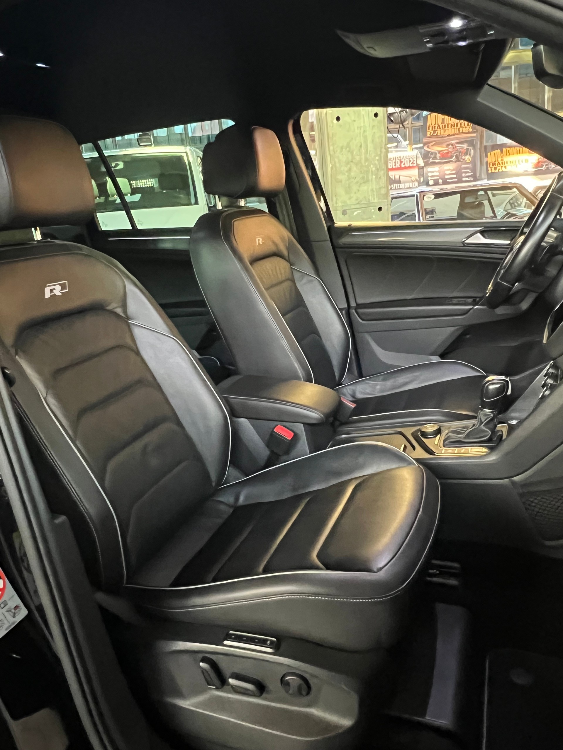 VW Tiguan 2.0TSI Highline 4Motion ***** R-Line Paket ***** DSG-image-9