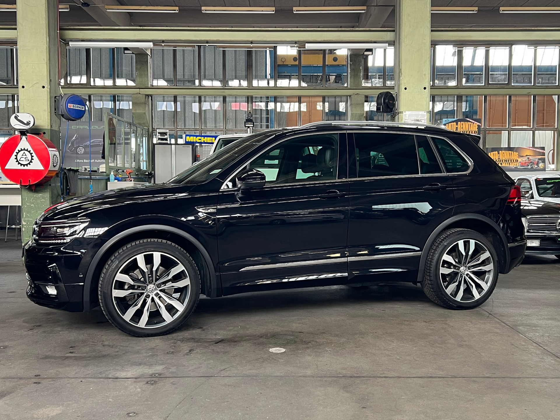 VW Tiguan 2.0TSI Highline 4Motion ***** R-Line Paket ***** DSG-image-18