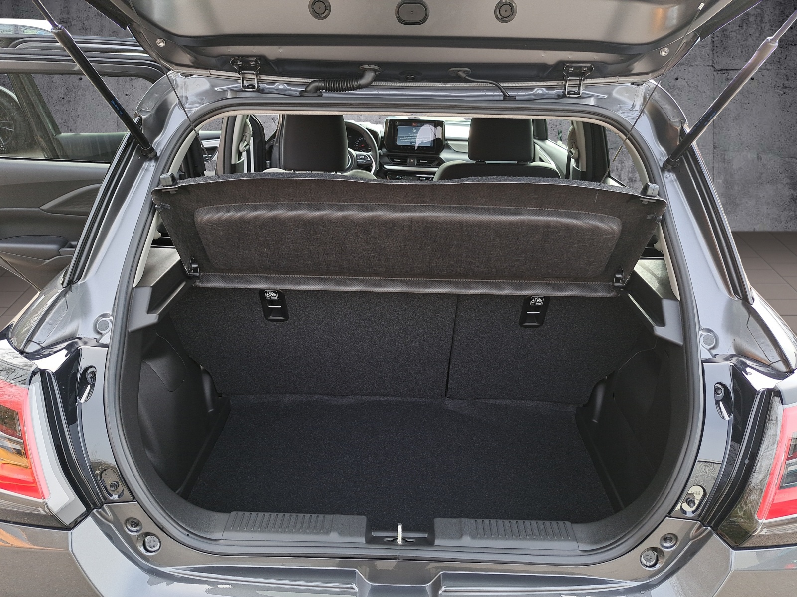 SUZUKI Swift 1.2 Sakura Top Hybrid-image-16