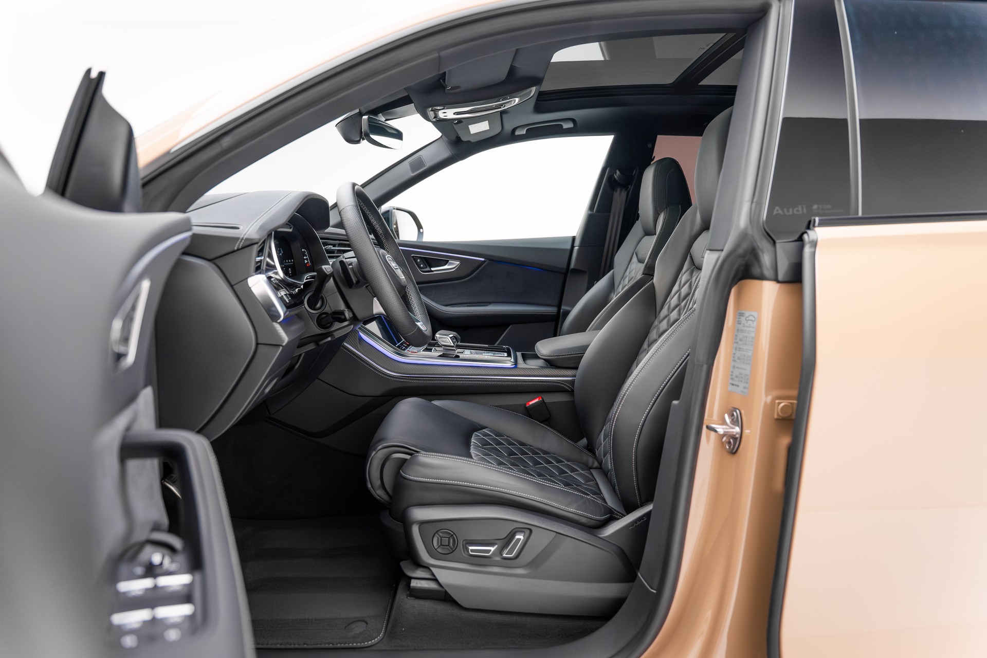 AUDI SQ8 SUV TFSI quattro tiptronic - AUDI Exclusive-image-19
