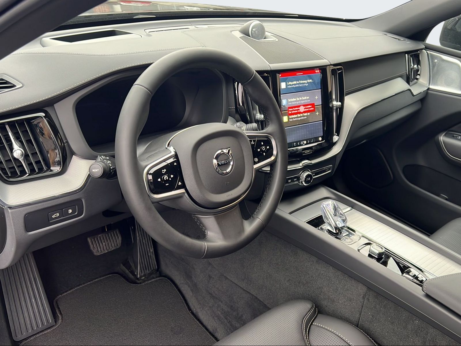 VOLVO XC60 T8 eAWD PluginHybrid Black Edition Geartronic-image-9