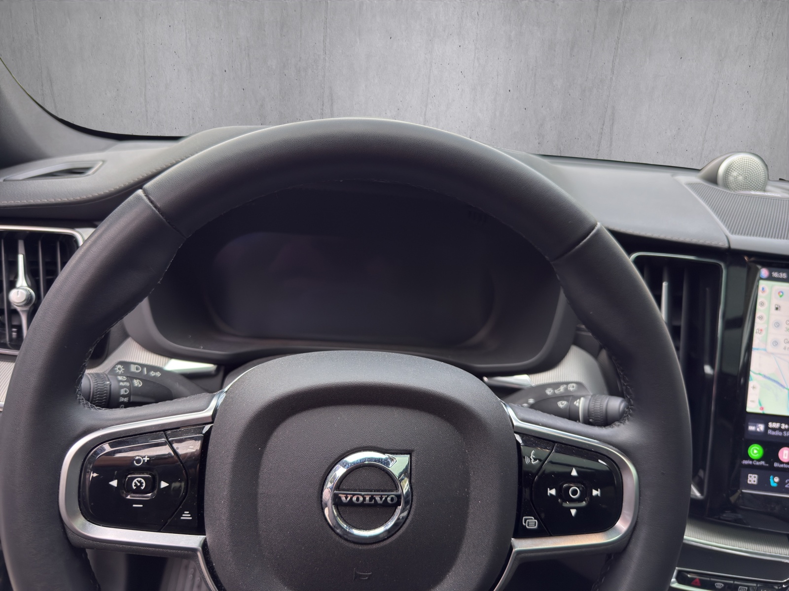 VOLVO XC60 T8 eAWD PluginHybrid Black Edition Geartronic-image-11