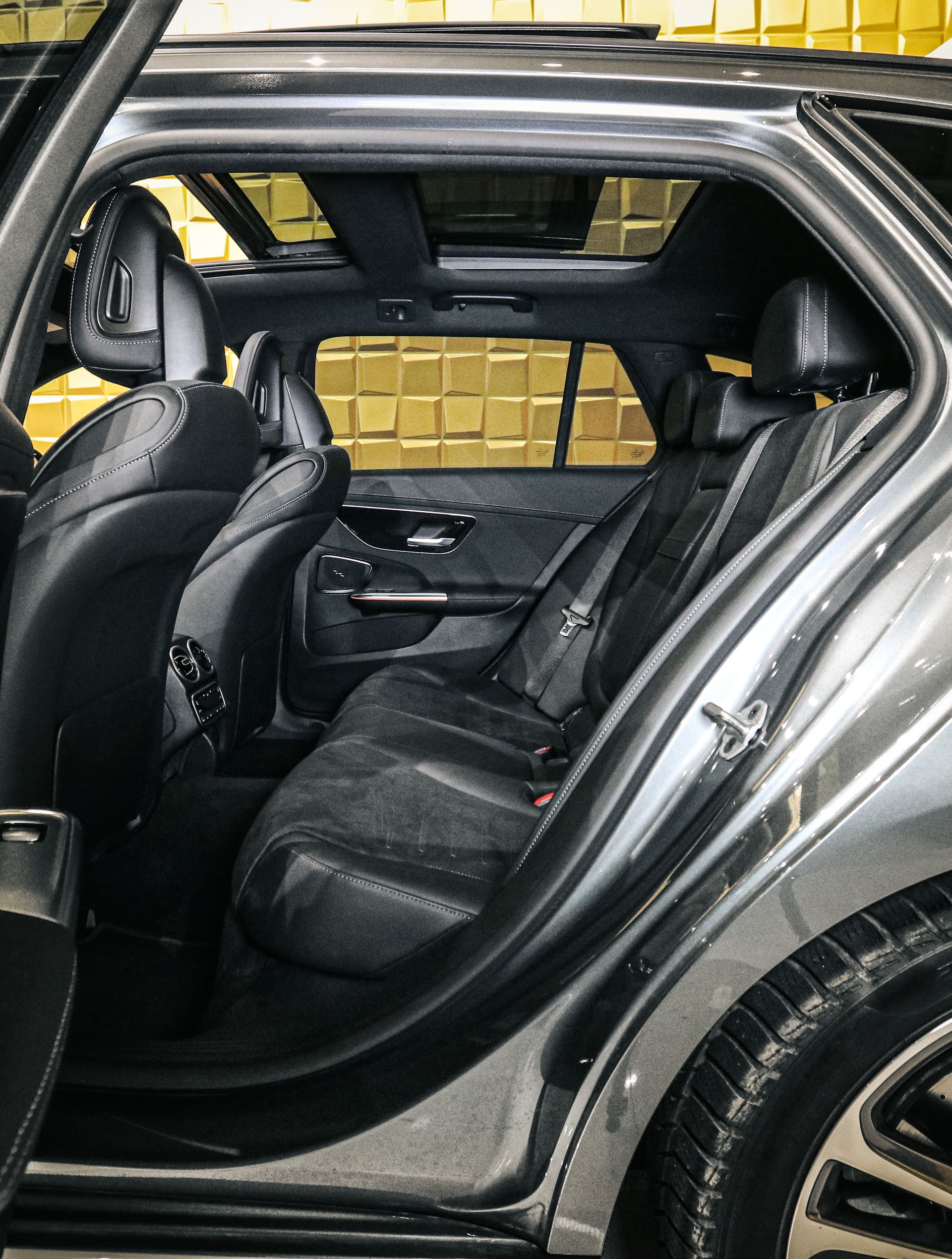 MERCEDES-BENZ C 200 T-Modell AMG Line-image-11