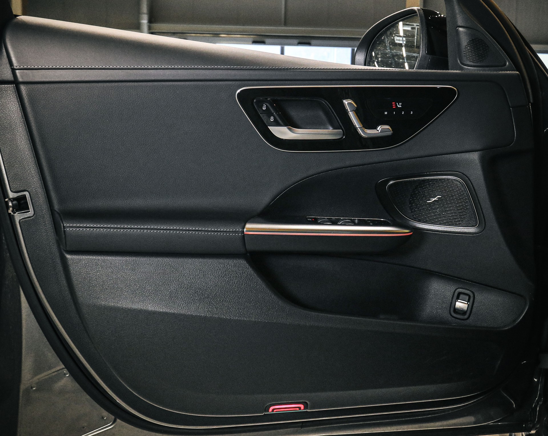 MERCEDES-BENZ C 200 T-Modell AMG Line-image-24