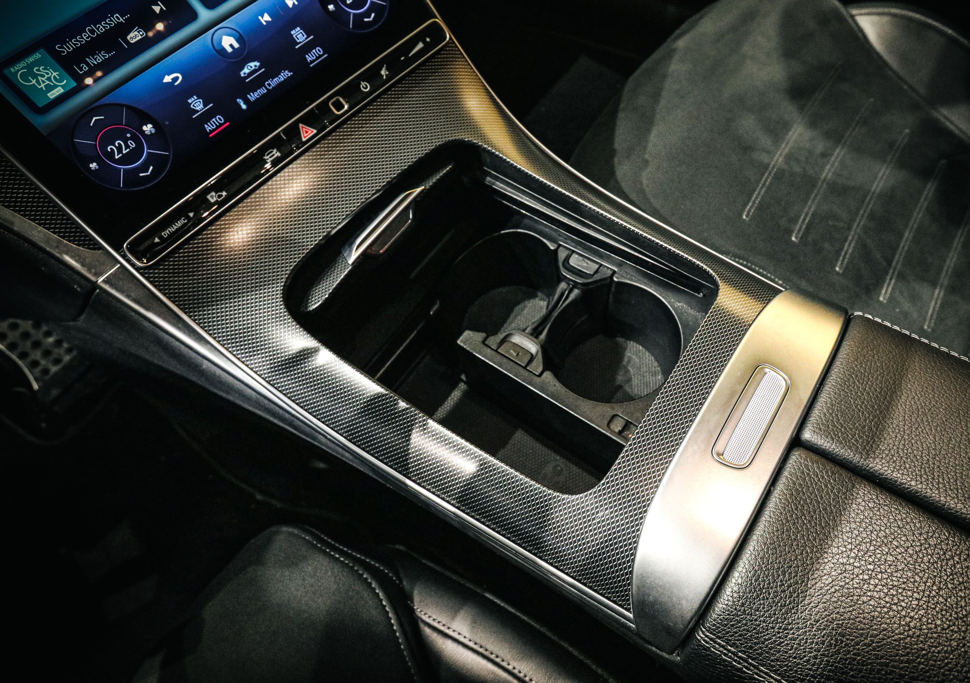 MERCEDES-BENZ C 200 T-Modell AMG Line-image-20