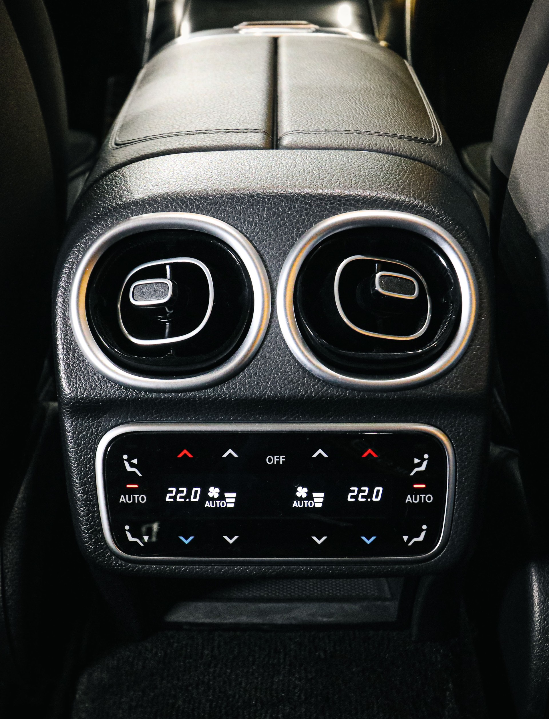 MERCEDES-BENZ C 200 T-Modell AMG Line-image-12