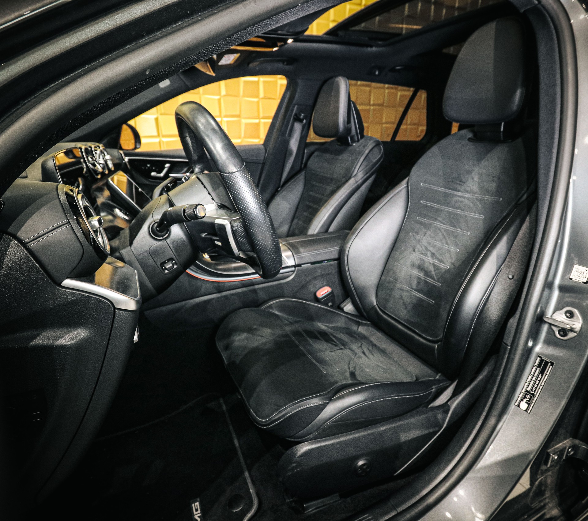 MERCEDES-BENZ C 200 T-Modell AMG Line-image-9