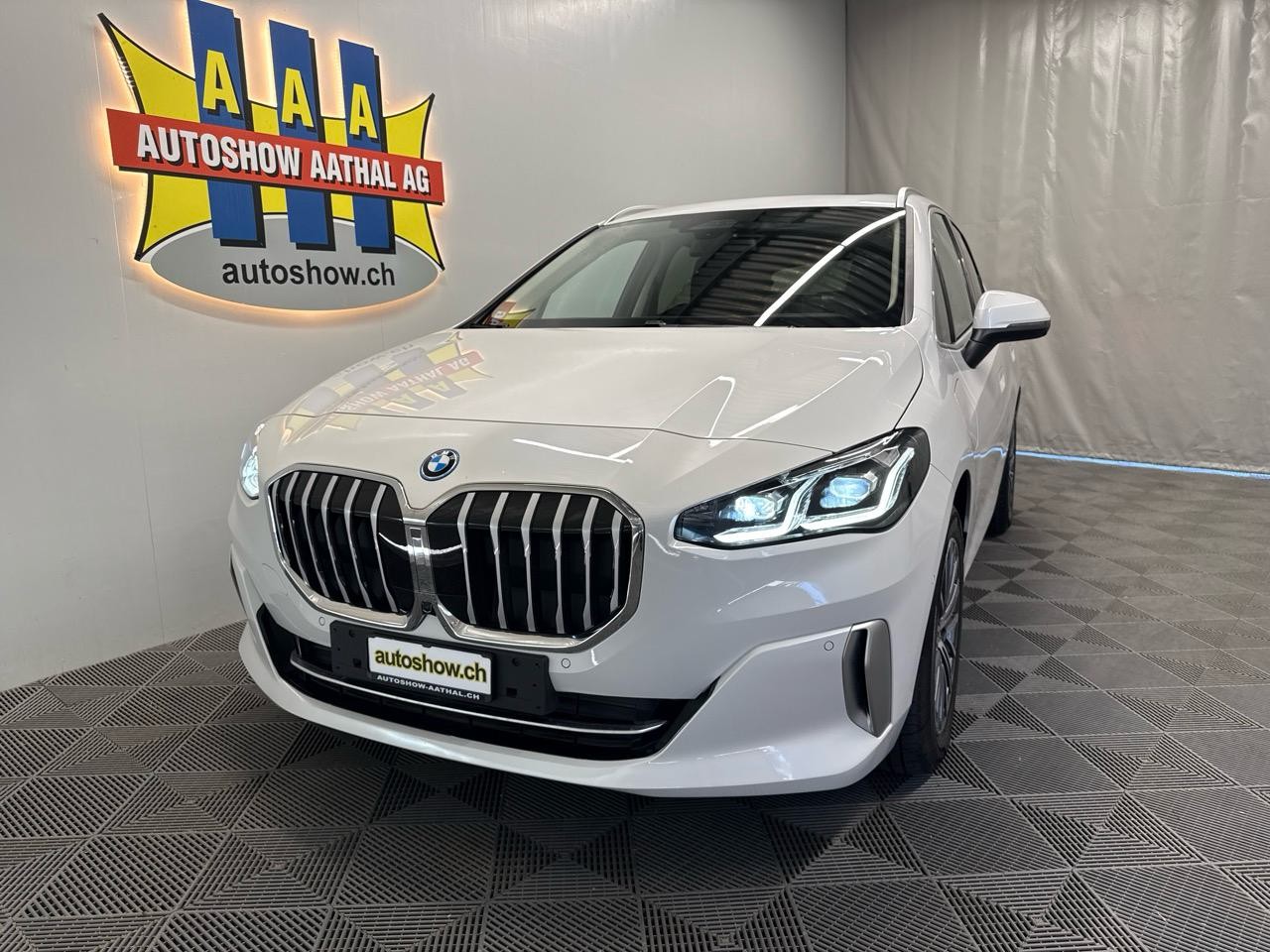 BMW 225e xDrive Active Tourer Luxury Line-image-14