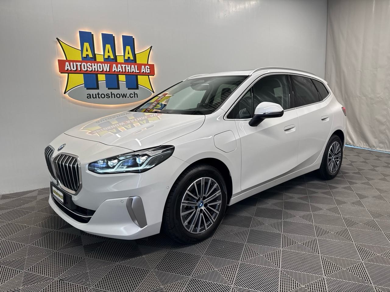 BMW 225e xDrive Active Tourer Luxury Line-image-0