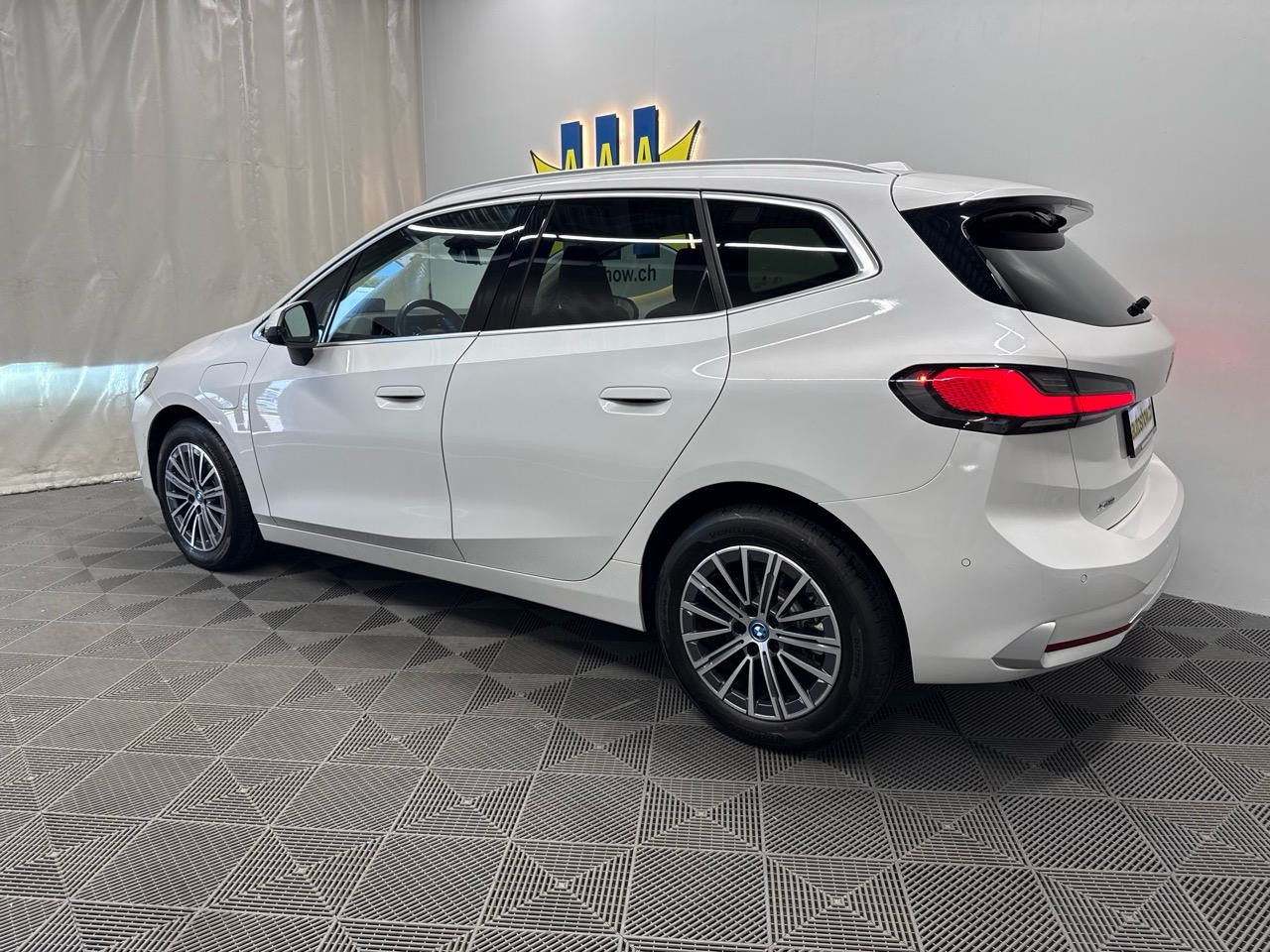 BMW 225e xDrive Active Tourer Luxury Line-image-1