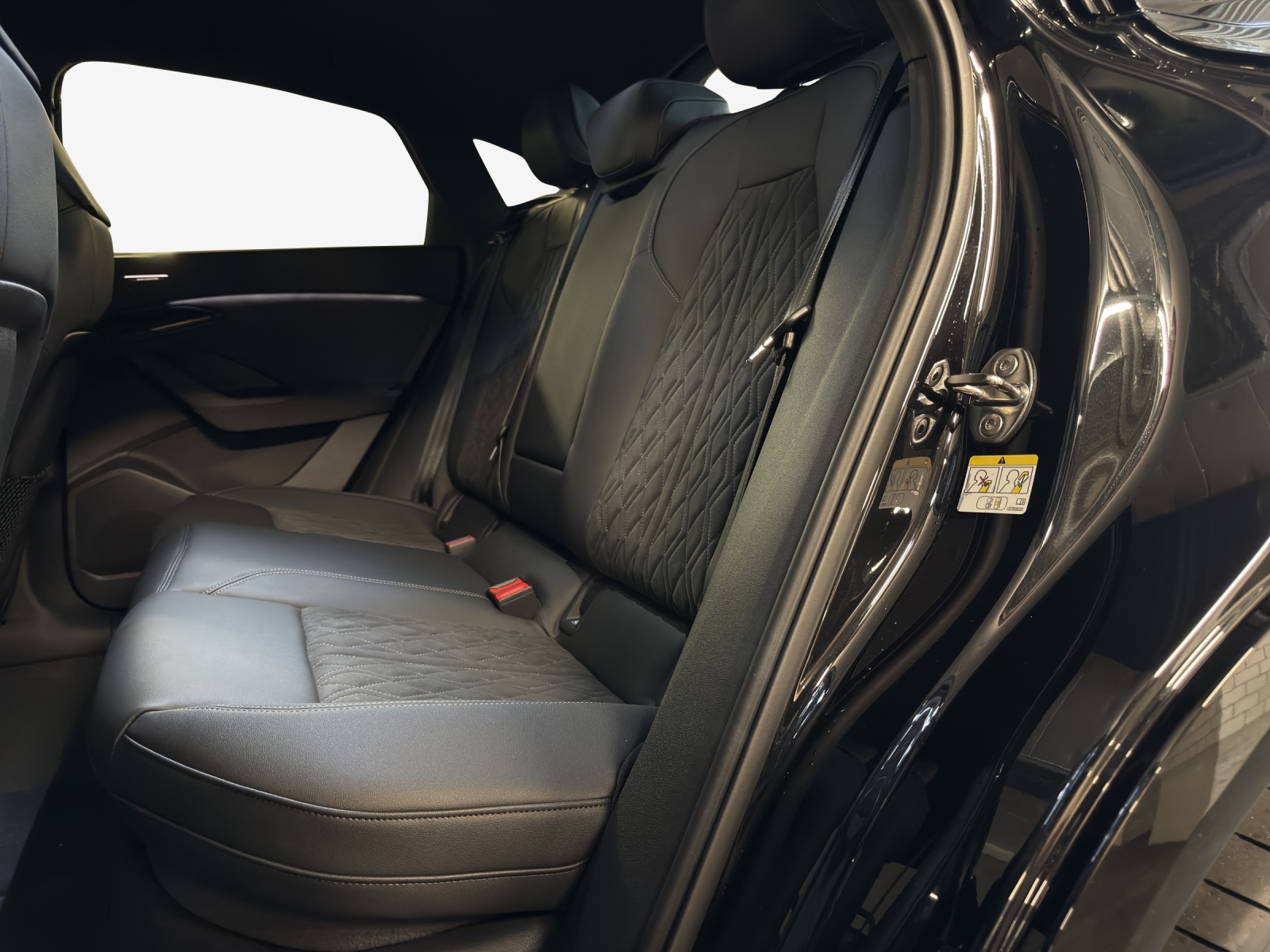 AUDI Q6 Sportback e-tron quattro-image-11