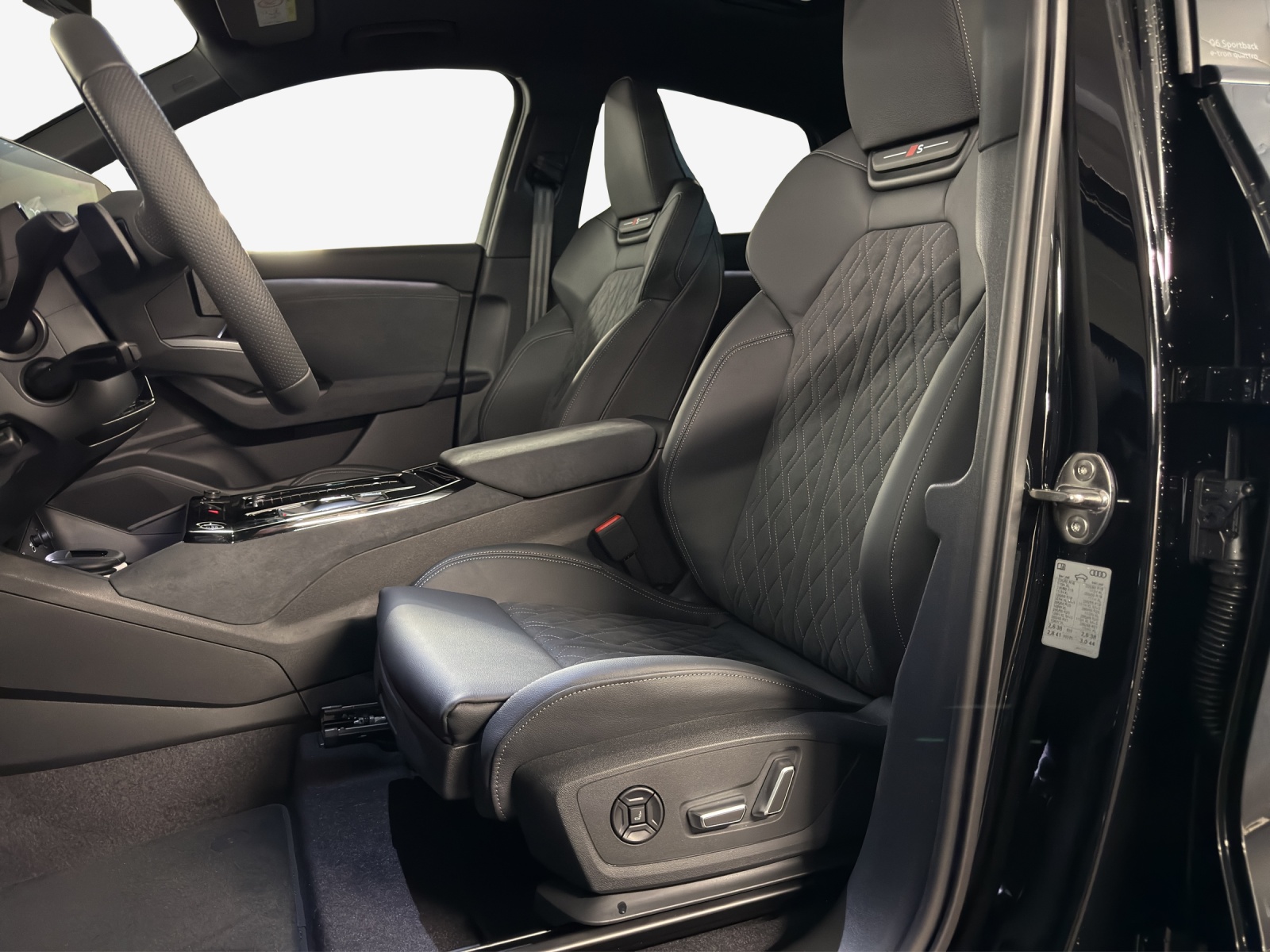 AUDI Q6 Sportback e-tron quattro-image-7