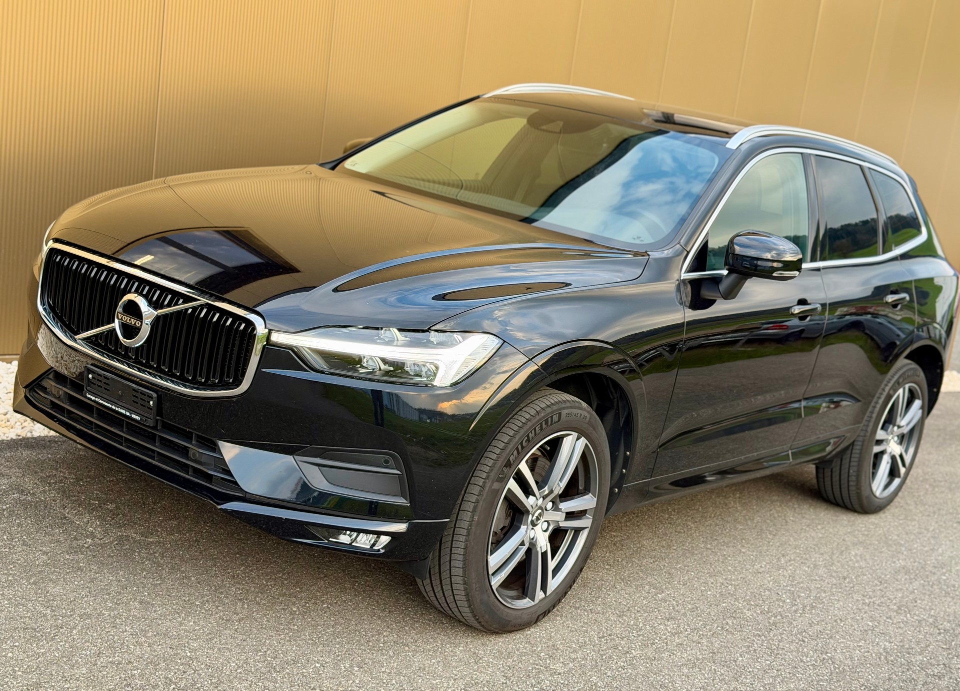 VOLVO XC60 B4 Diesel Mild Hybrid AWD R-Design Geartronic-image-6