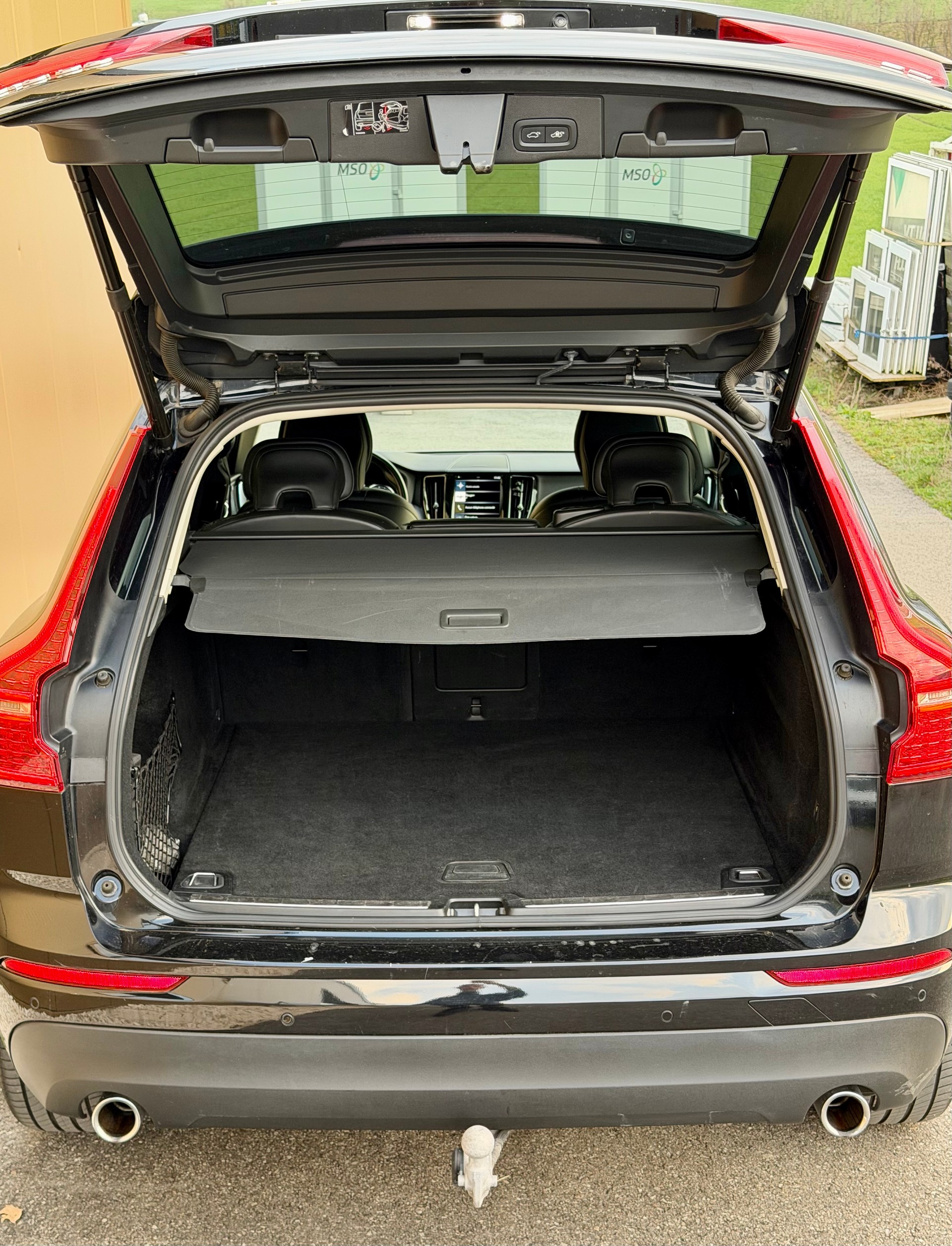 VOLVO XC60 B4 Diesel Mild Hybrid AWD R-Design Geartronic-image-5
