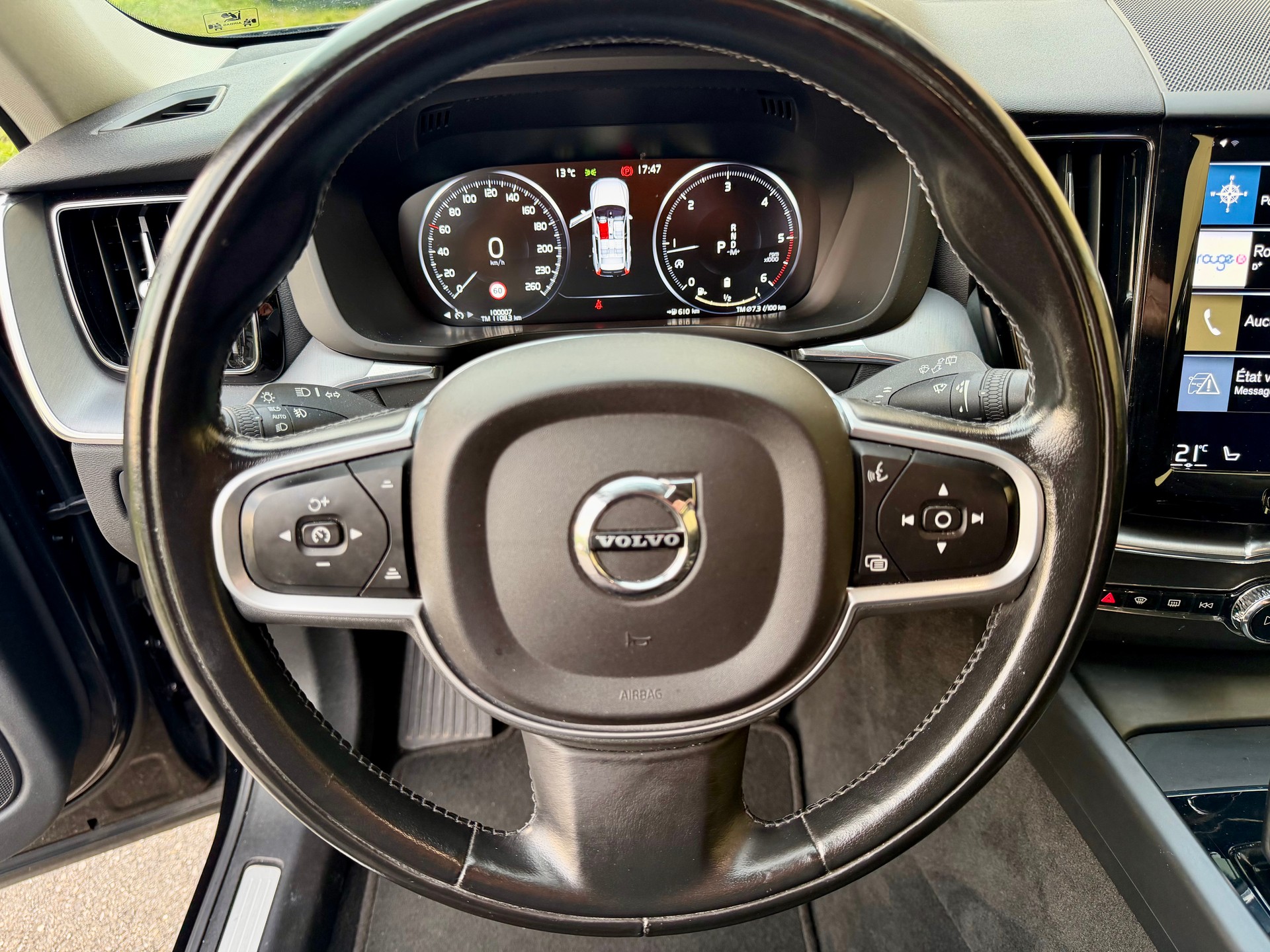 VOLVO XC60 B4 Diesel Mild Hybrid AWD R-Design Geartronic-image-14