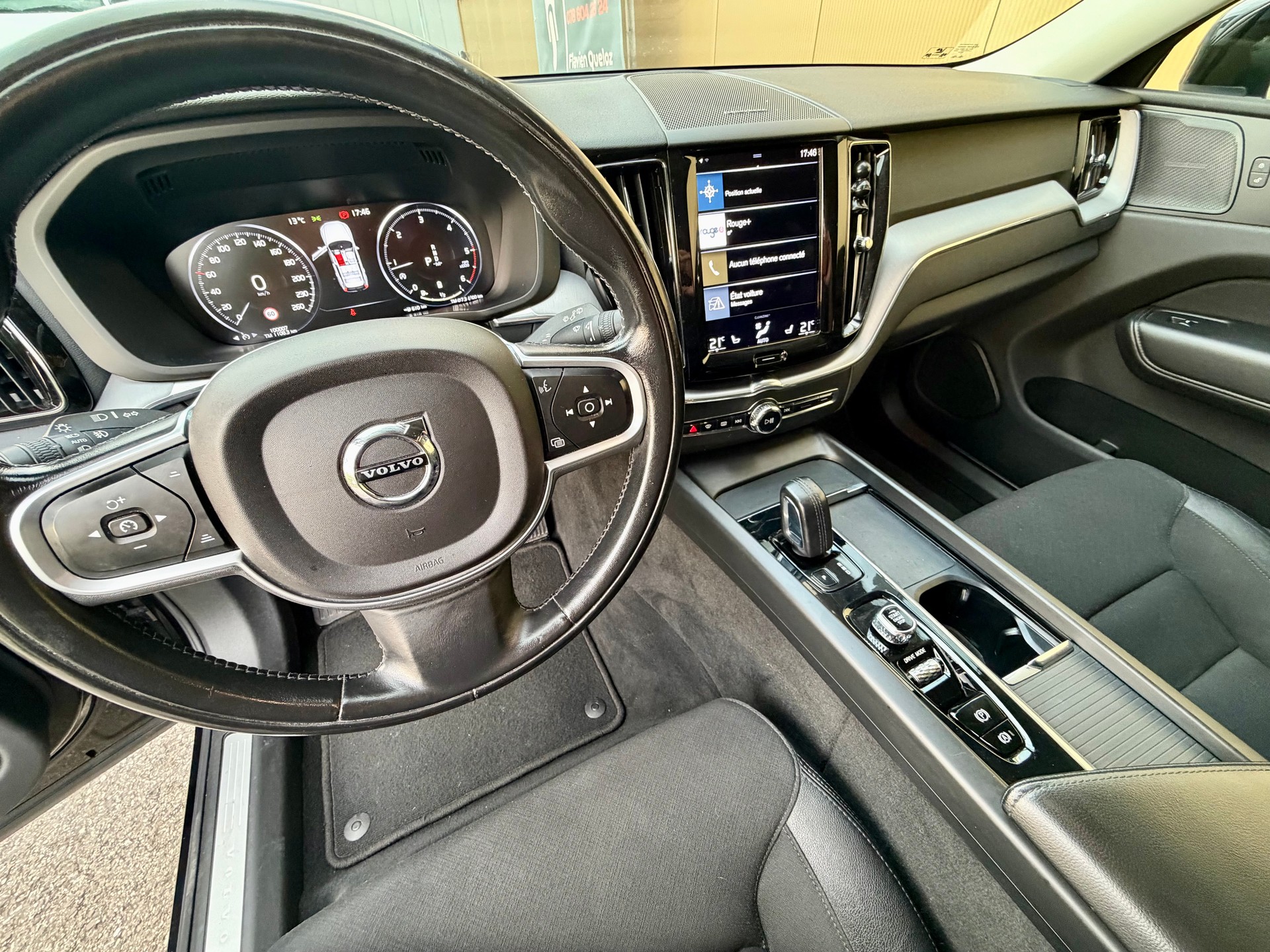 VOLVO XC60 B4 Diesel Mild Hybrid AWD R-Design Geartronic-image-11