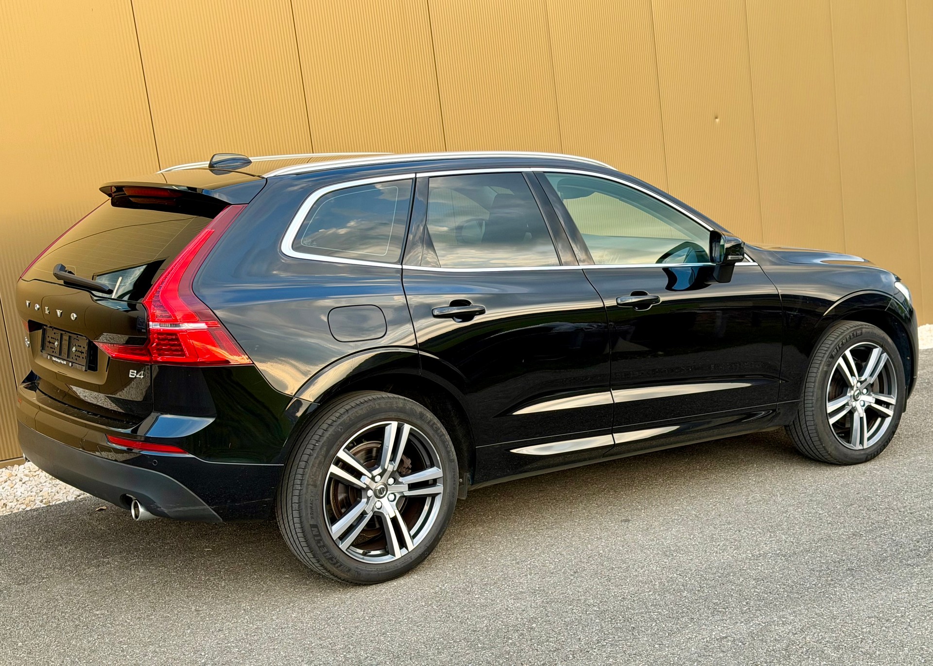 VOLVO XC60 B4 Diesel Mild Hybrid AWD R-Design Geartronic-image-3