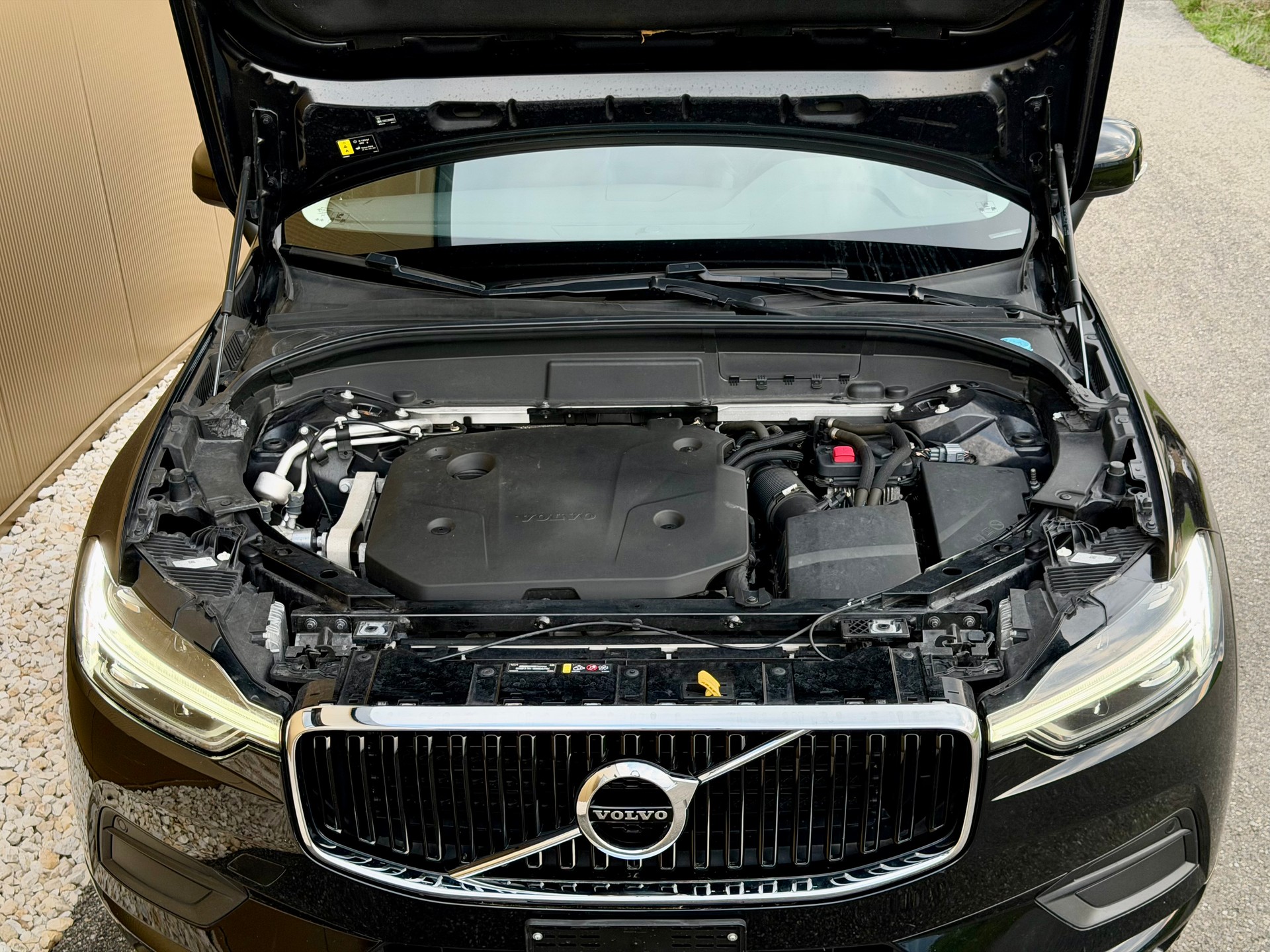 VOLVO XC60 B4 Diesel Mild Hybrid AWD R-Design Geartronic-image-15