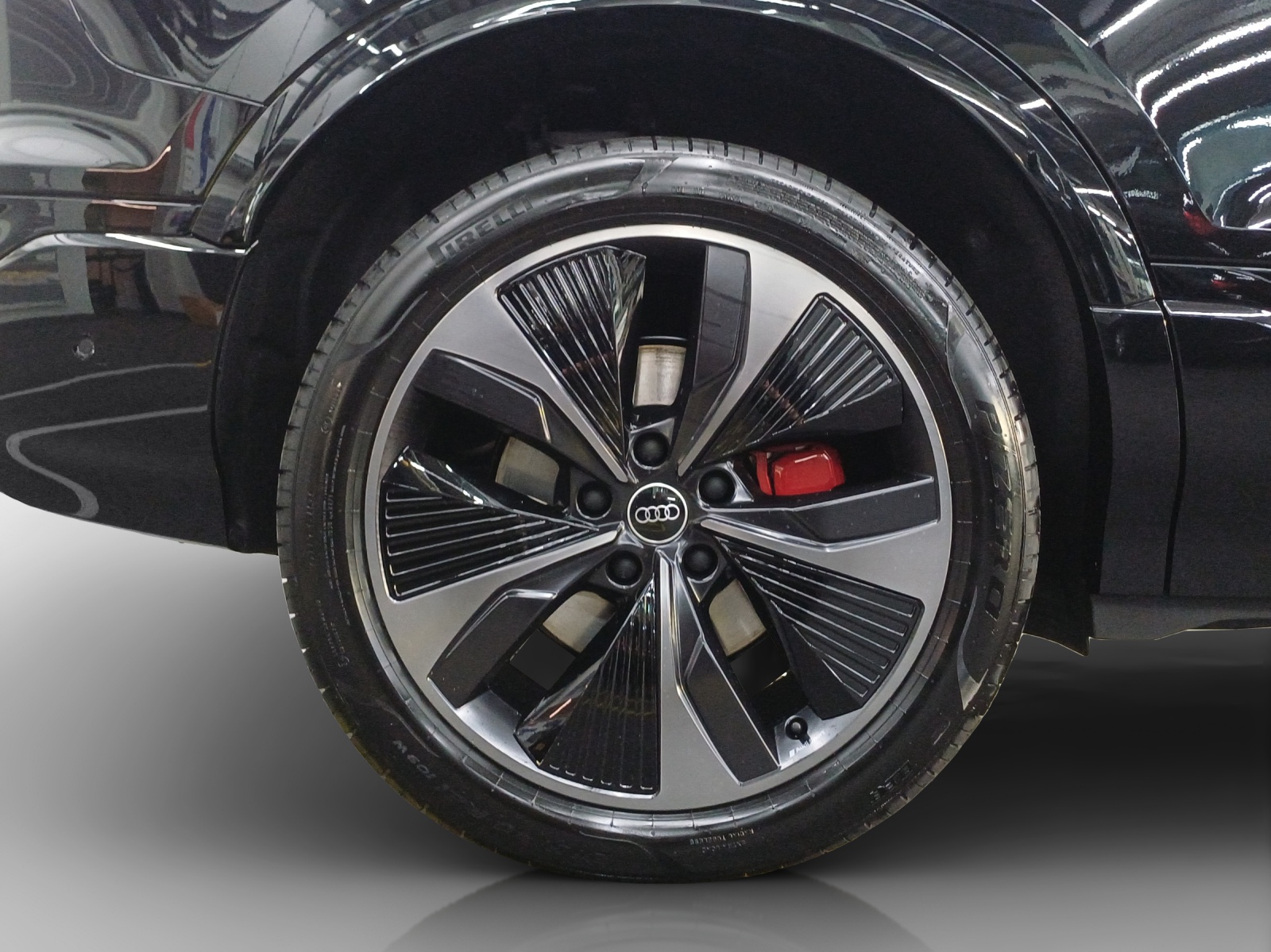 AUDI Q6 e-tron quattro-image-15