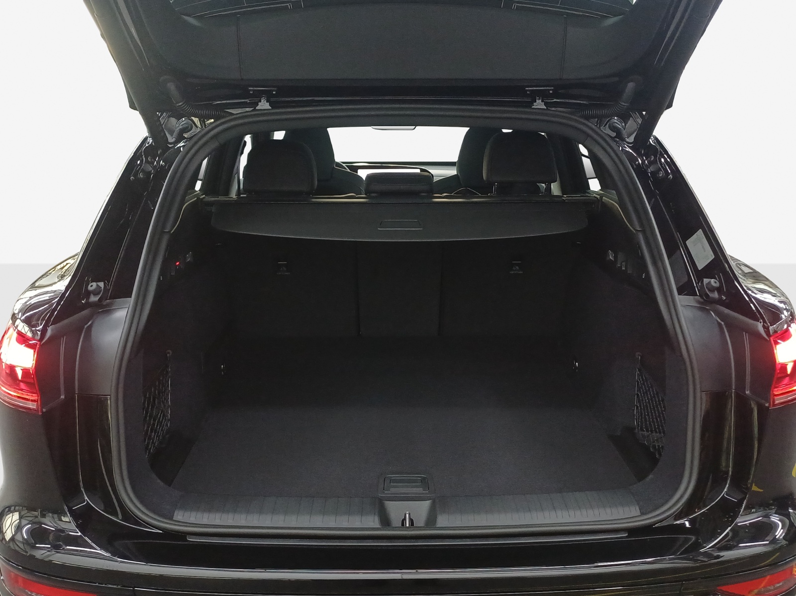 AUDI Q6 e-tron quattro-image-12