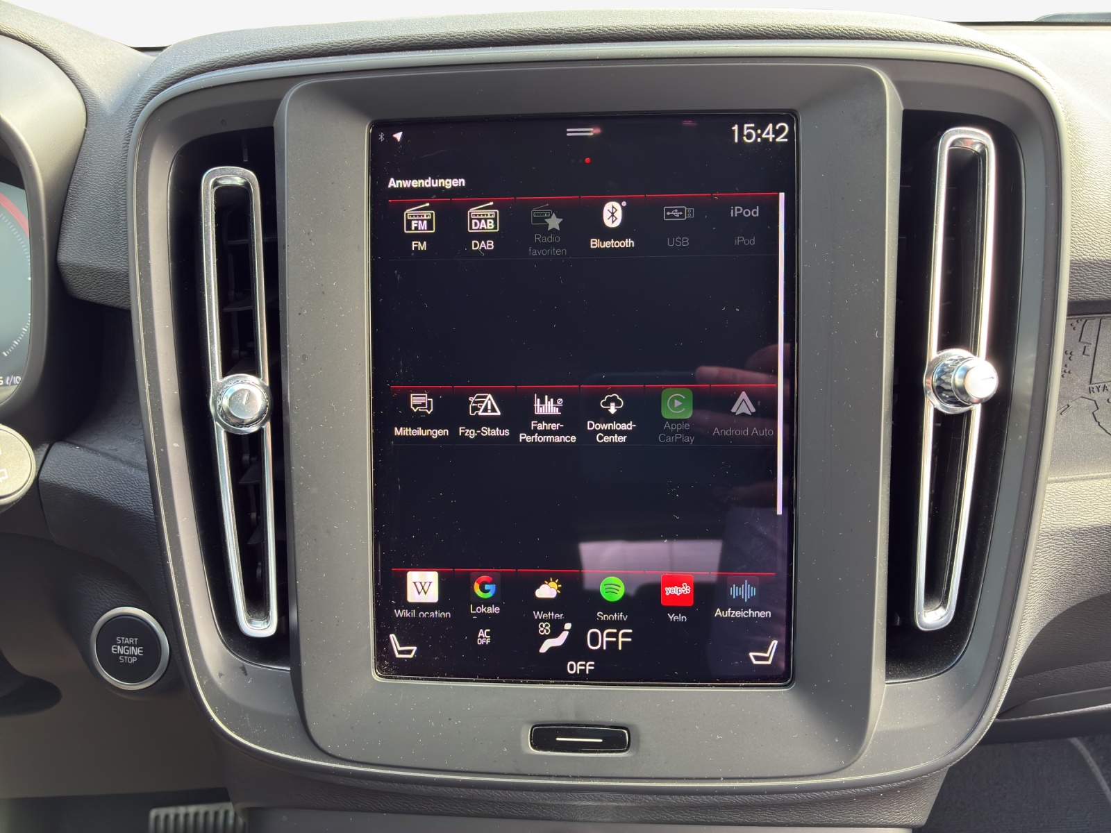 VOLVO XC40 T4 PHEV Essential DCT-image-14